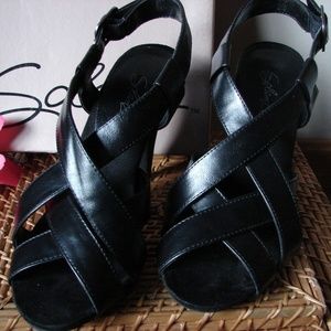 Solanz Women's Malini Black Sandals